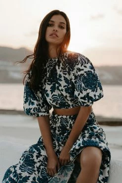 Shona Joy DIANA OPEN BACK BALLOON SLEEVE CROP TOP